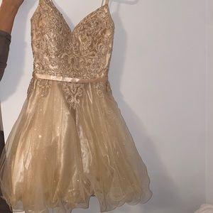 Short beautiful dress for events. (Quince,wedding,homecoming,prom.ETC)